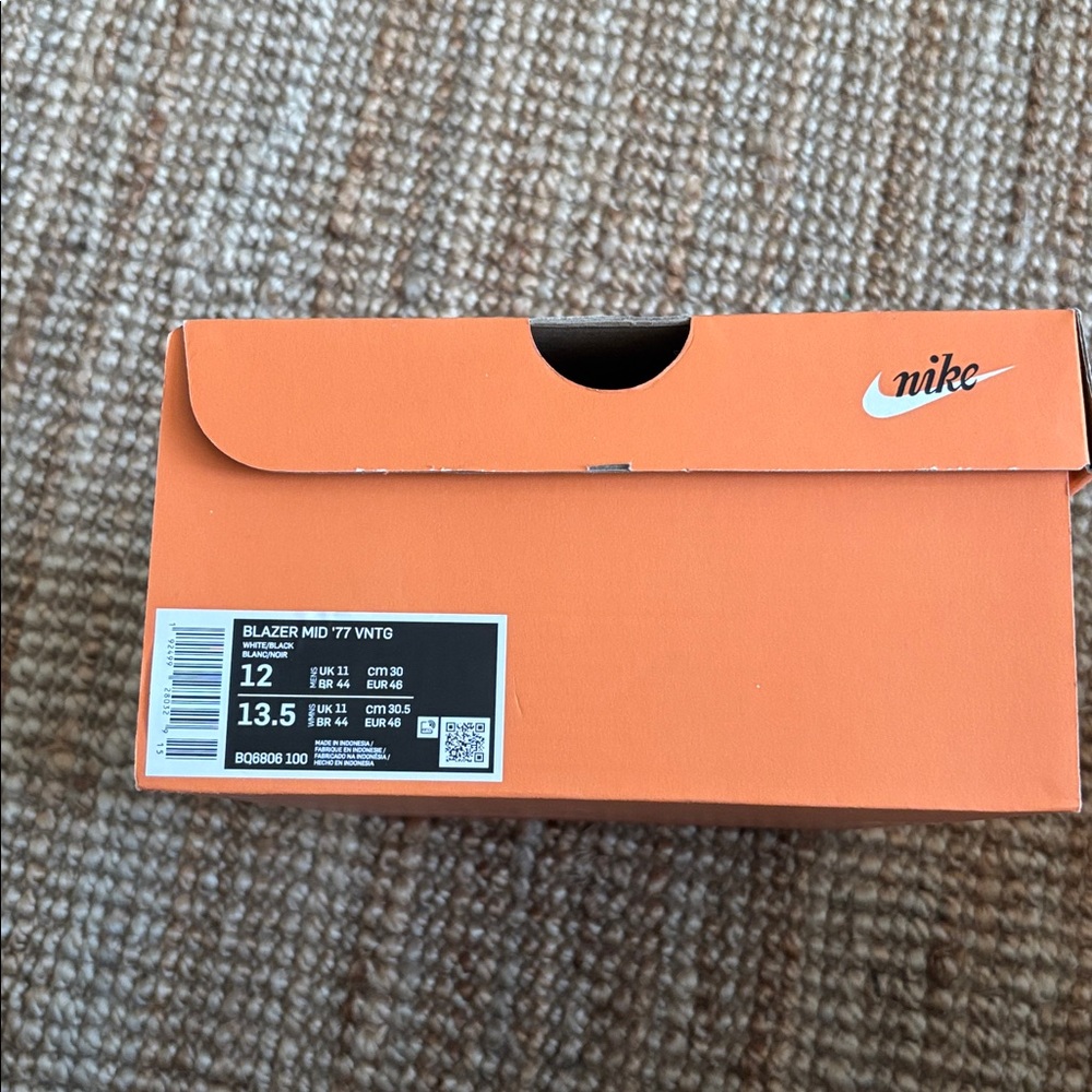 Nike White and Black Blazer Mid ‘77 Vintage - Picture 7 of 7